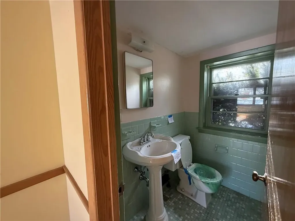 64 Cliffside Drive Cranston RI 02920