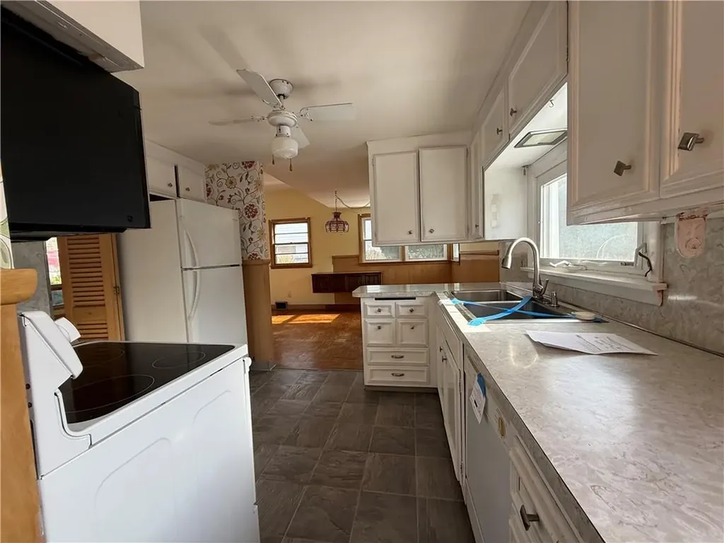 64 Cliffside Drive Cranston RI 02920