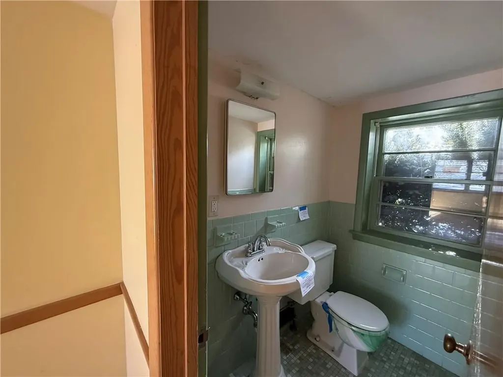 64 Cliffside Drive Cranston RI 02920