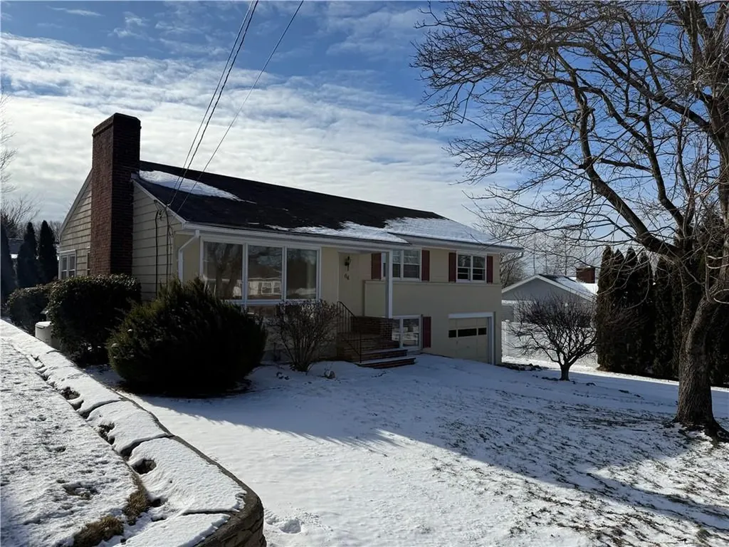 64 Cliffside Drive Cranston RI 02920