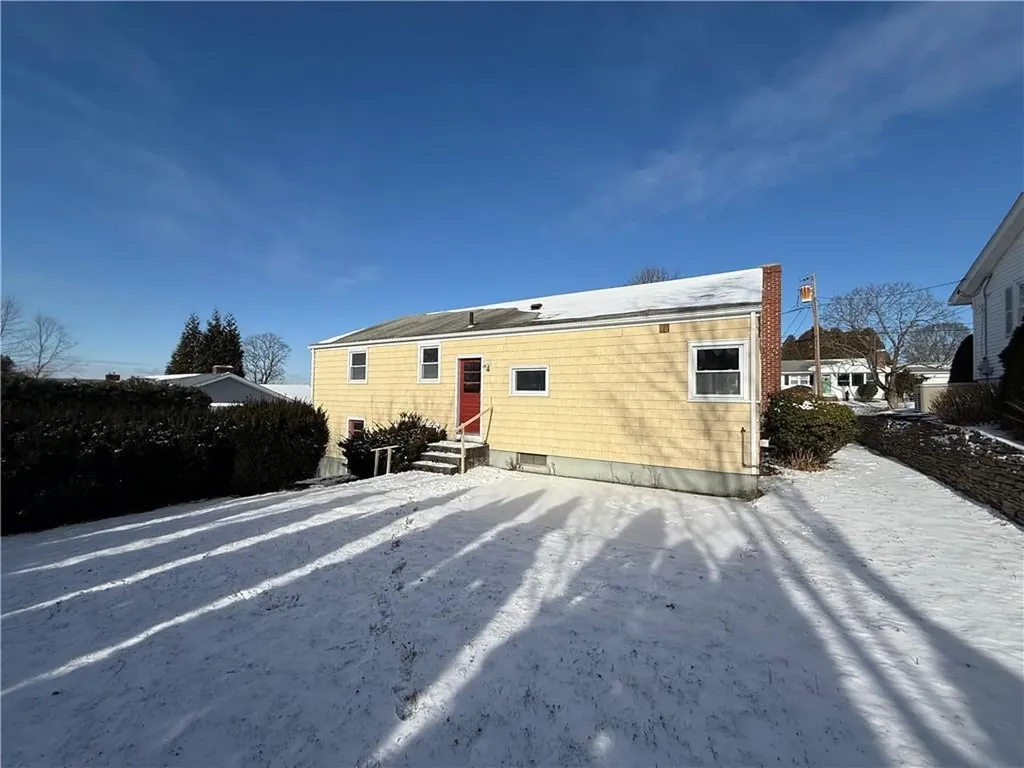 64 Cliffside Drive Cranston RI 02920