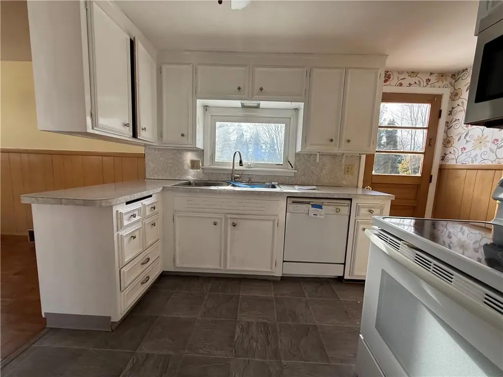 64 Cliffside Drive Cranston RI 02920