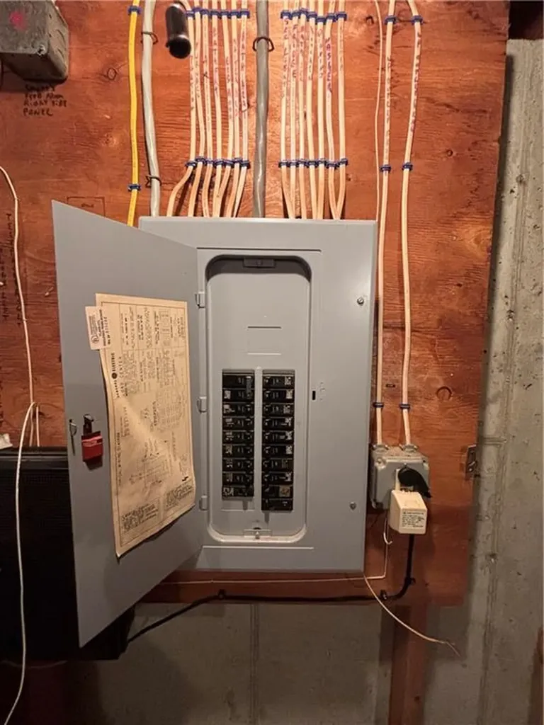 18 Villa Nova Street Woonsocket RI 02895