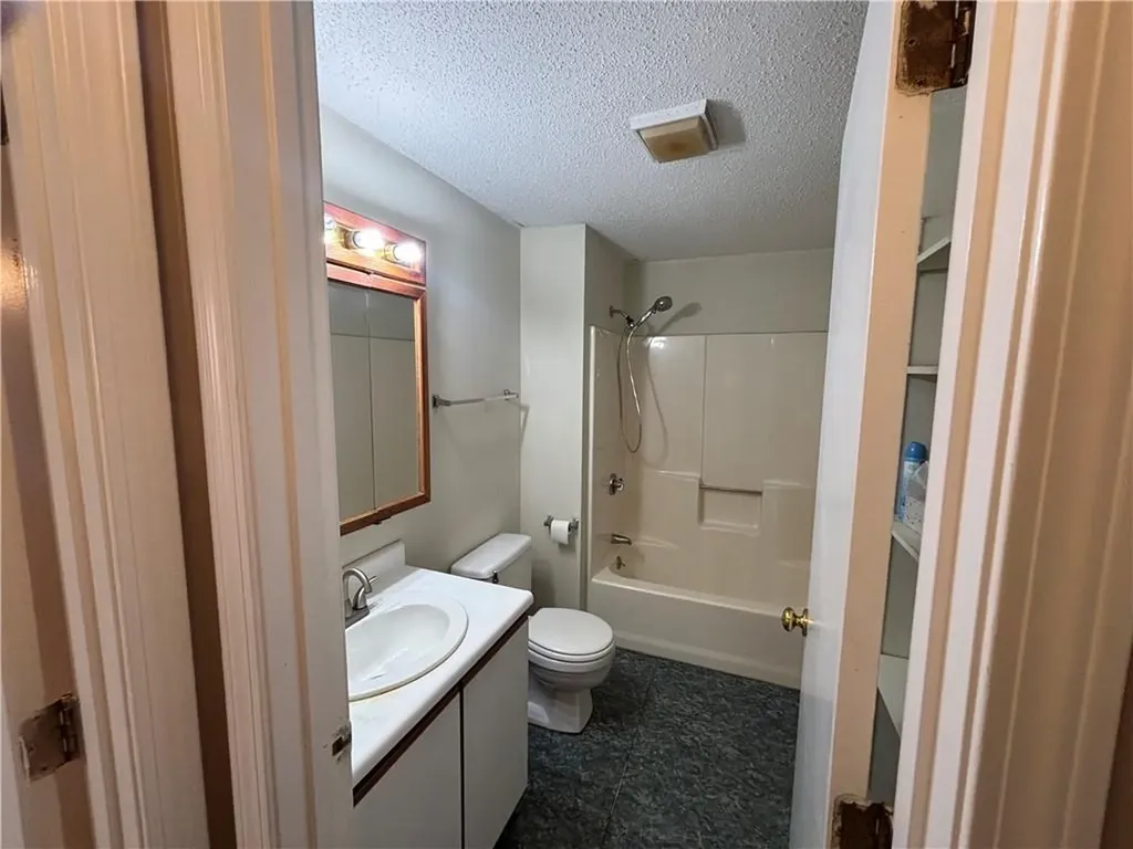 18 Villa Nova Street Woonsocket RI 02895