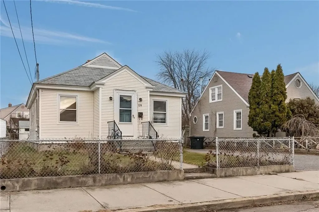 128 Warwick Road Pawtucket RI 02861