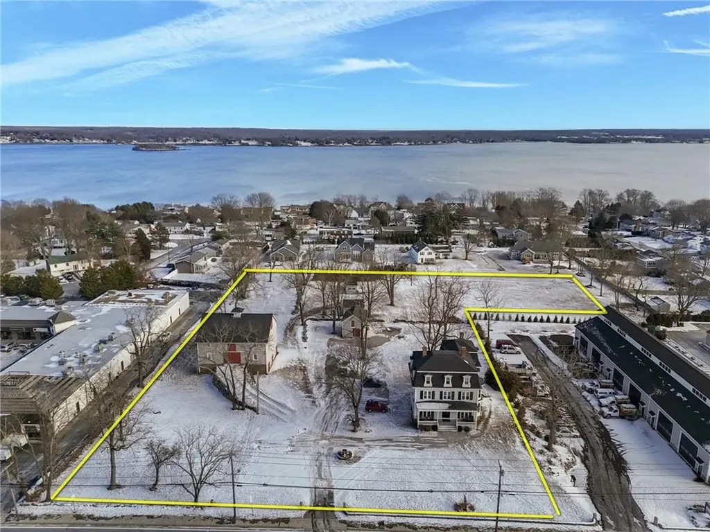 2967 East Main Road Portsmouth RI 02871