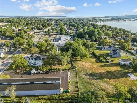 2967 East Main Road Portsmouth RI 02871