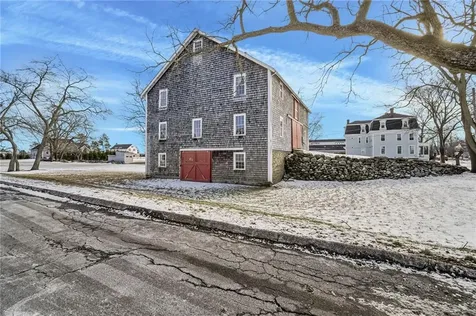 2967 East Main Road Portsmouth RI 02871