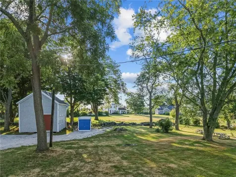 2967 East Main Road Portsmouth RI 02871