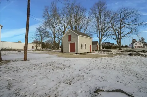 2967 East Main Road Portsmouth RI 02871