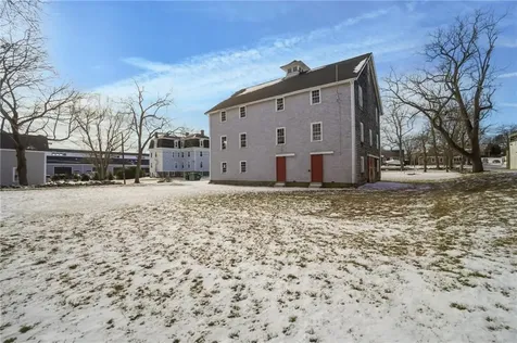 2967 East Main Road Portsmouth RI 02871