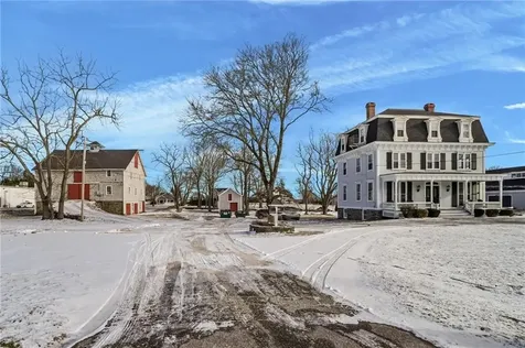 2967 East Main Road Portsmouth RI 02871