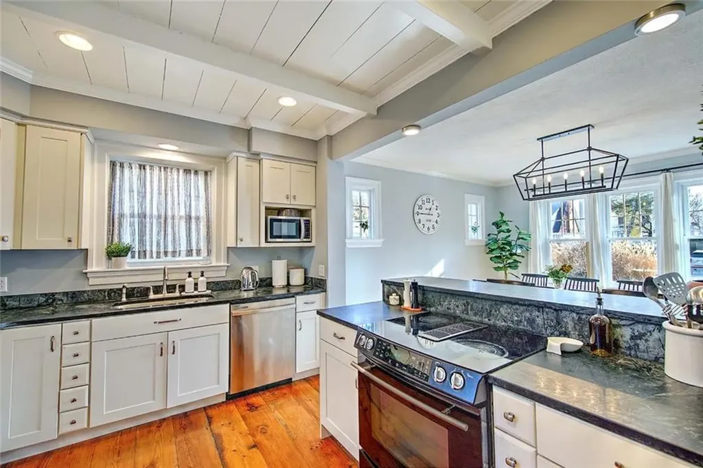 7 Angell Court Providence RI 02906