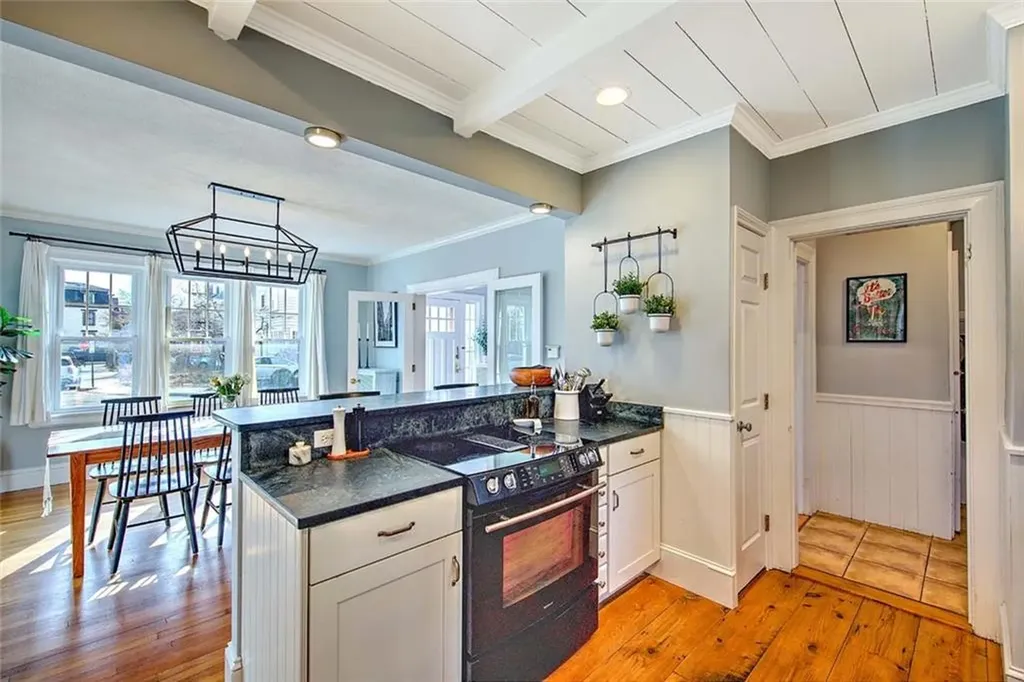 7 Angell Court Providence RI 02906