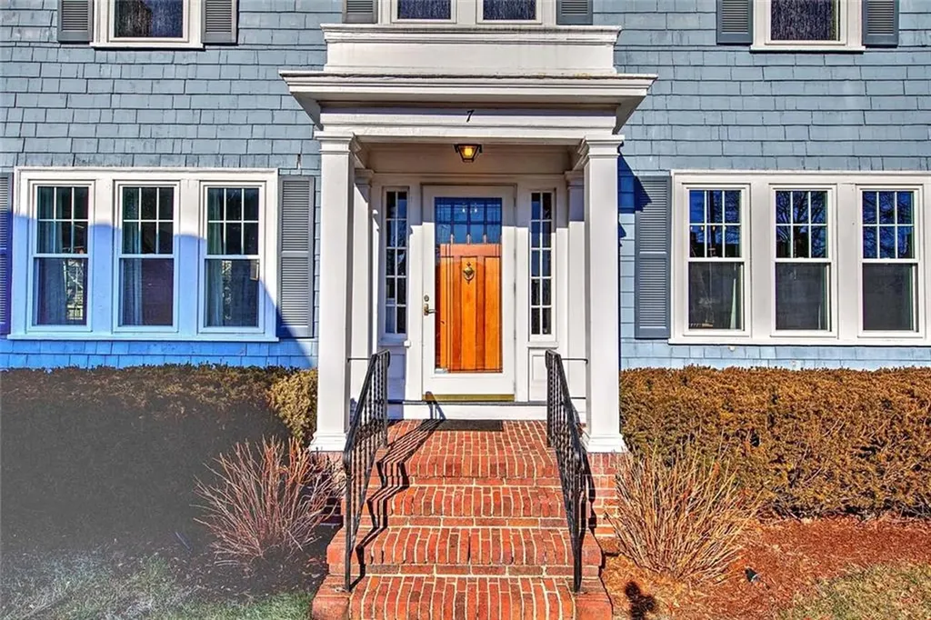 7 Angell Court Providence RI 02906