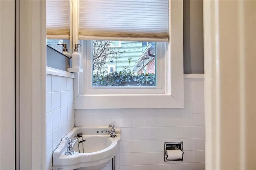 7 Angell Court Providence RI 02906