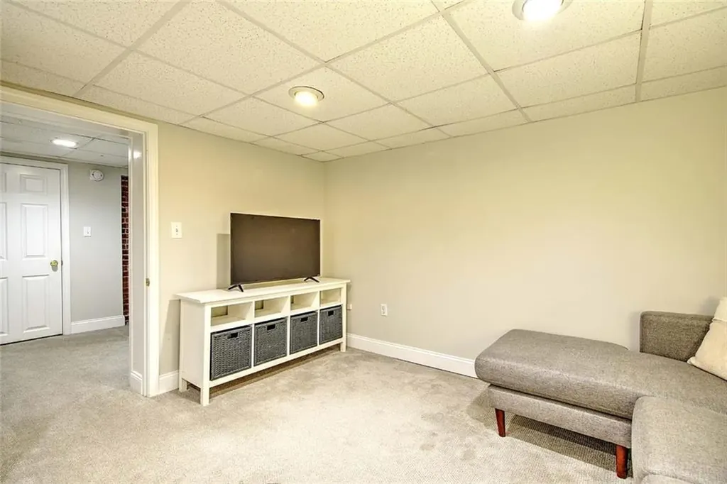 7 Angell Court Providence RI 02906