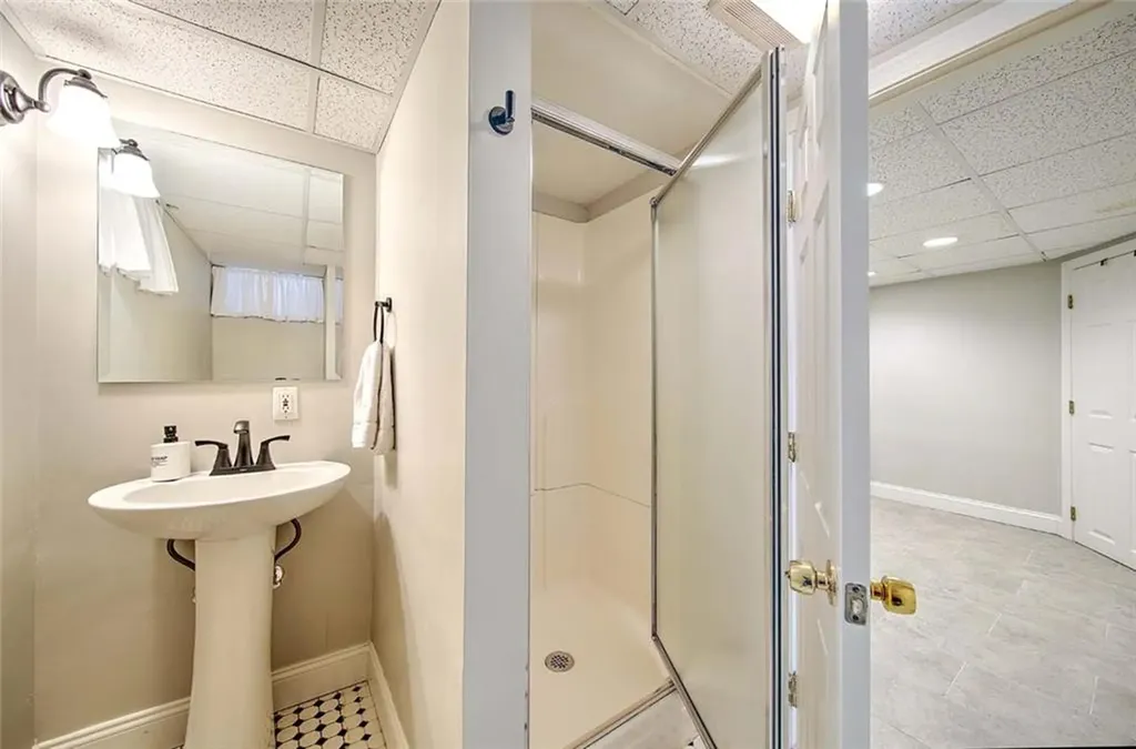 7 Angell Court Providence RI 02906