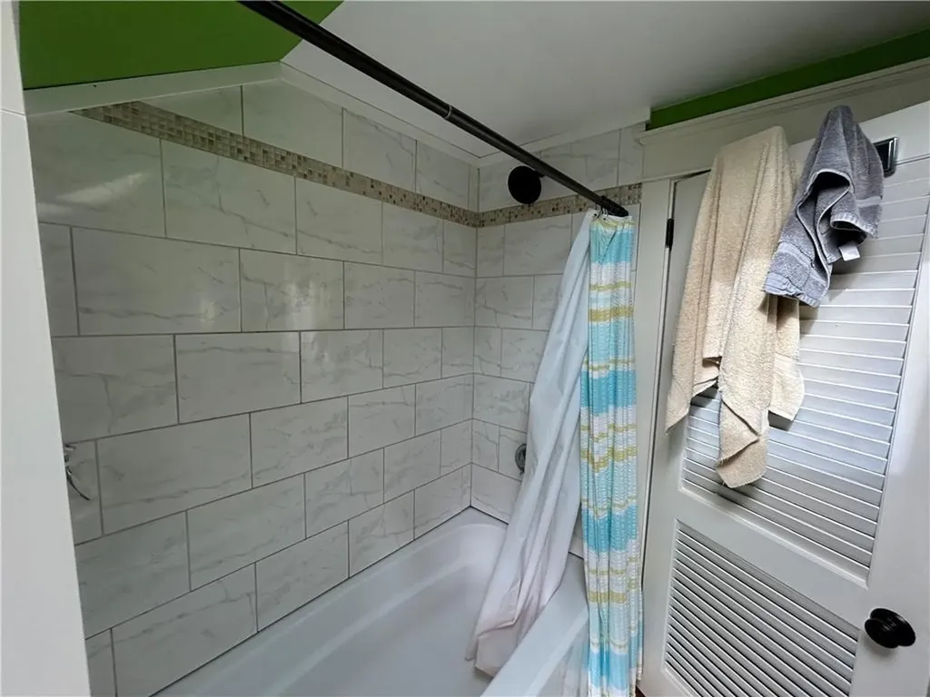 7 Boulevard East Boulevard Middletown RI 02842