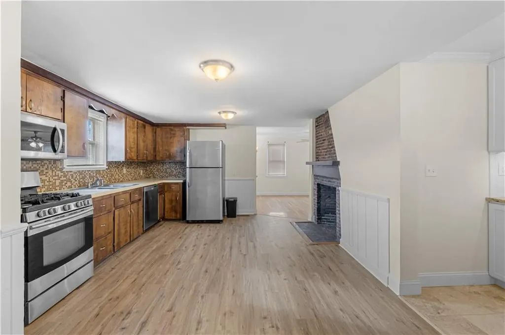 596 Metacom Avenue Warren RI 02885