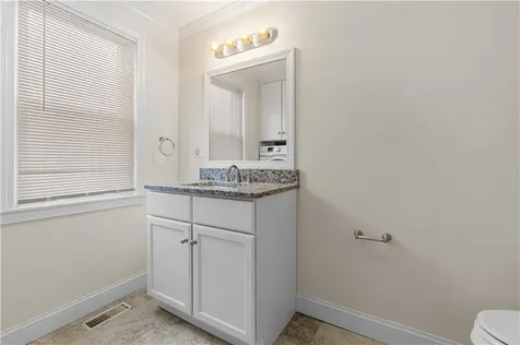 596 Metacom Avenue Warren RI 02885