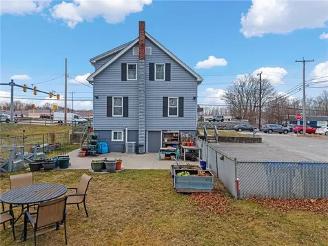 596 Metacom Avenue Warren RI 02885