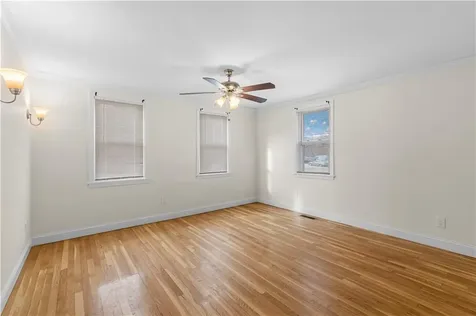 596 Metacom Avenue Warren RI 02885