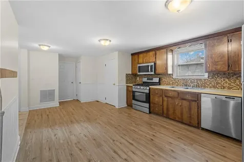 596 Metacom Avenue Warren RI 02885