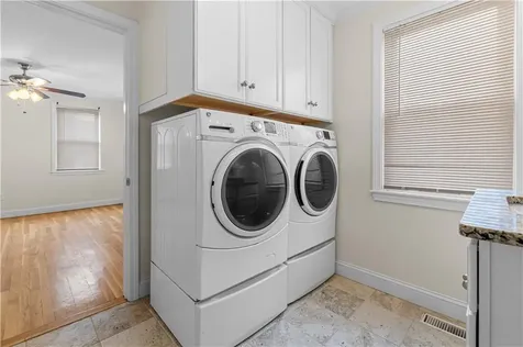 596 Metacom Avenue Warren RI 02885