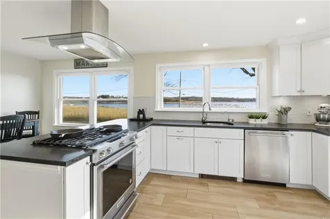 9 Bay Road Warren RI 02885