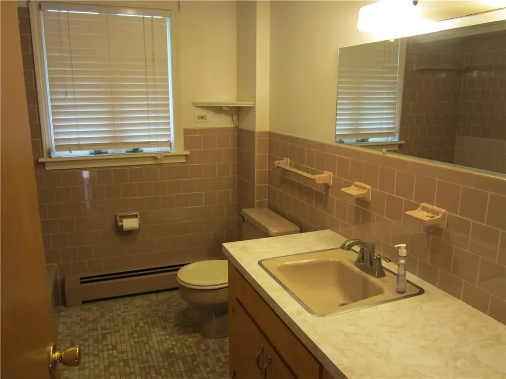 29 Valley Street Cranston RI 02920