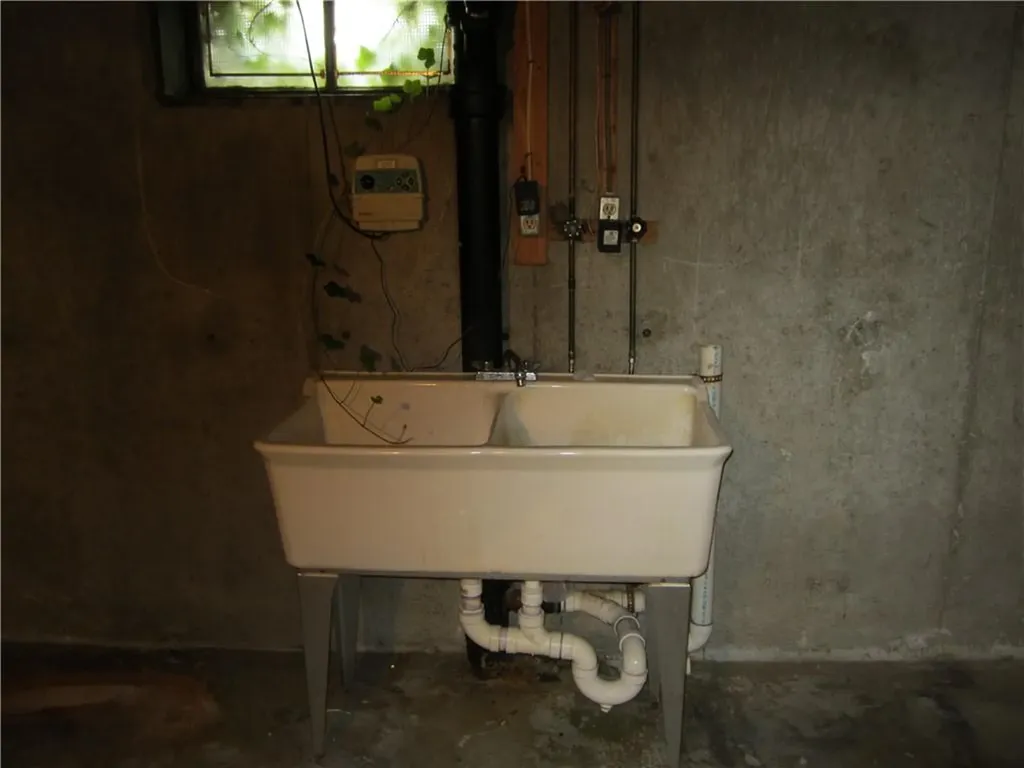 29 Valley Street Cranston RI 02920