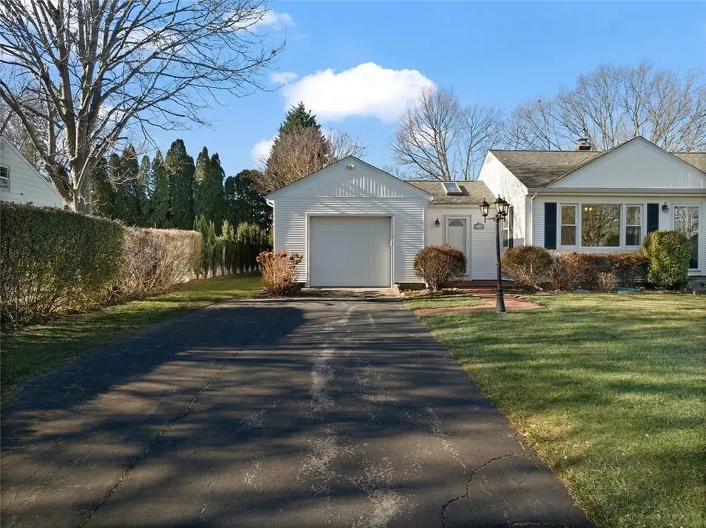 415 Wapping Road Portsmouth RI 02871