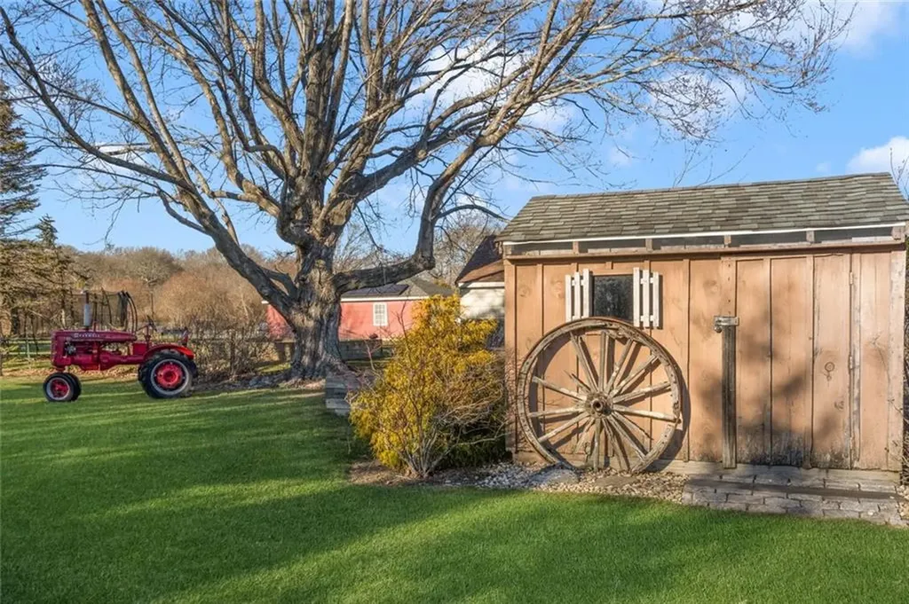 415 Wapping Road Portsmouth RI 02871