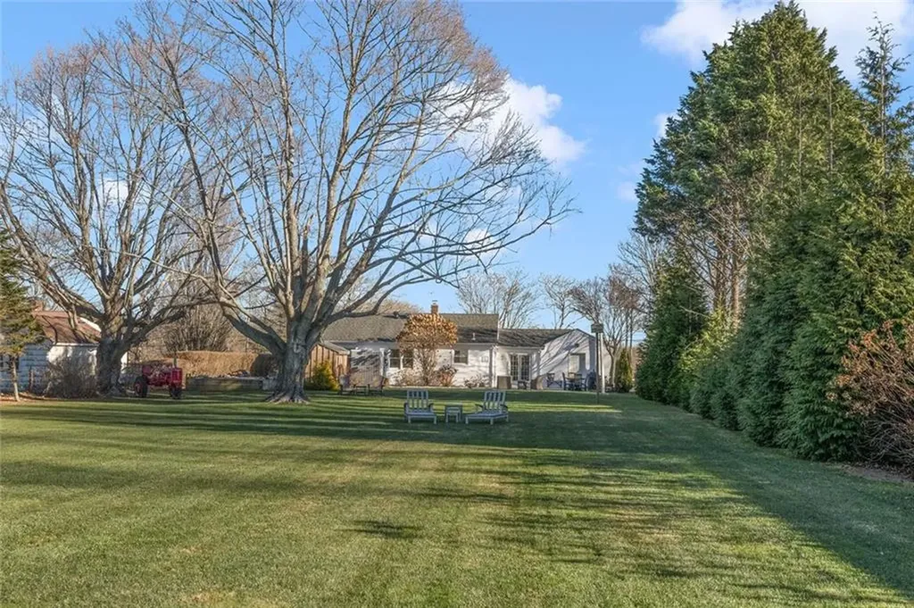 415 Wapping Road Portsmouth RI 02871