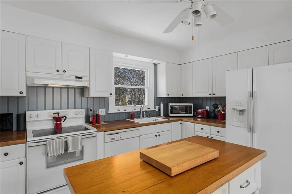 415 Wapping Road Portsmouth RI 02871