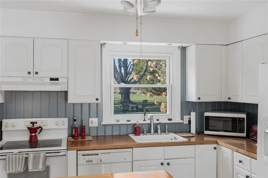 415 Wapping Road Portsmouth RI 02871