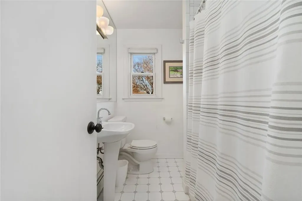 415 Wapping Road Portsmouth RI 02871