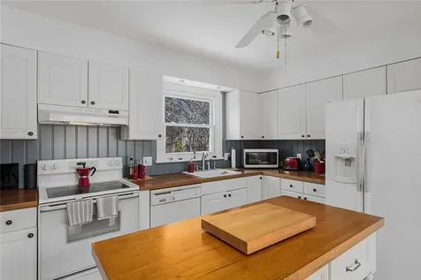 415 Wapping Road Portsmouth RI 02871