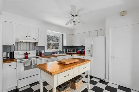 415 Wapping Road Portsmouth RI 02871