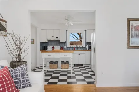 415 Wapping Road Portsmouth RI 02871