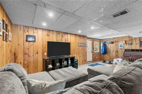 60 Knollwood Circle North Kingstown RI 02852