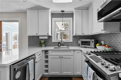 60 Knollwood Circle North Kingstown RI 02852