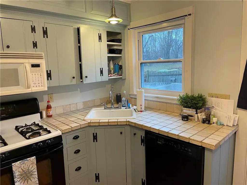 11 Braman Street Newport RI 02840