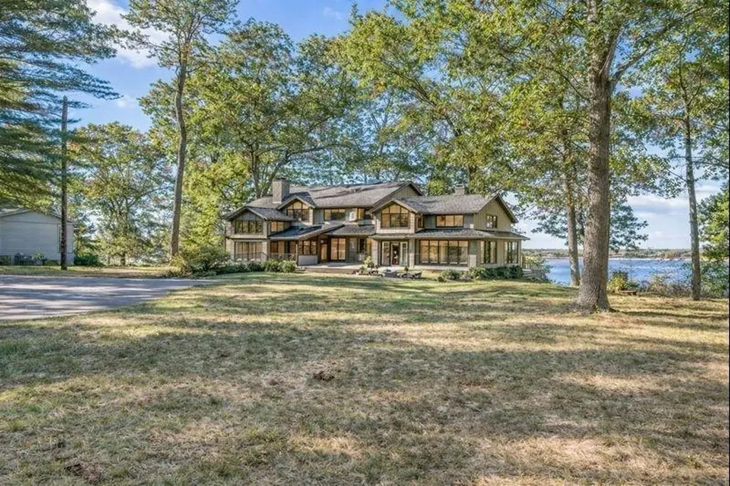 15 George W Finnerty Road Barrington RI 02806