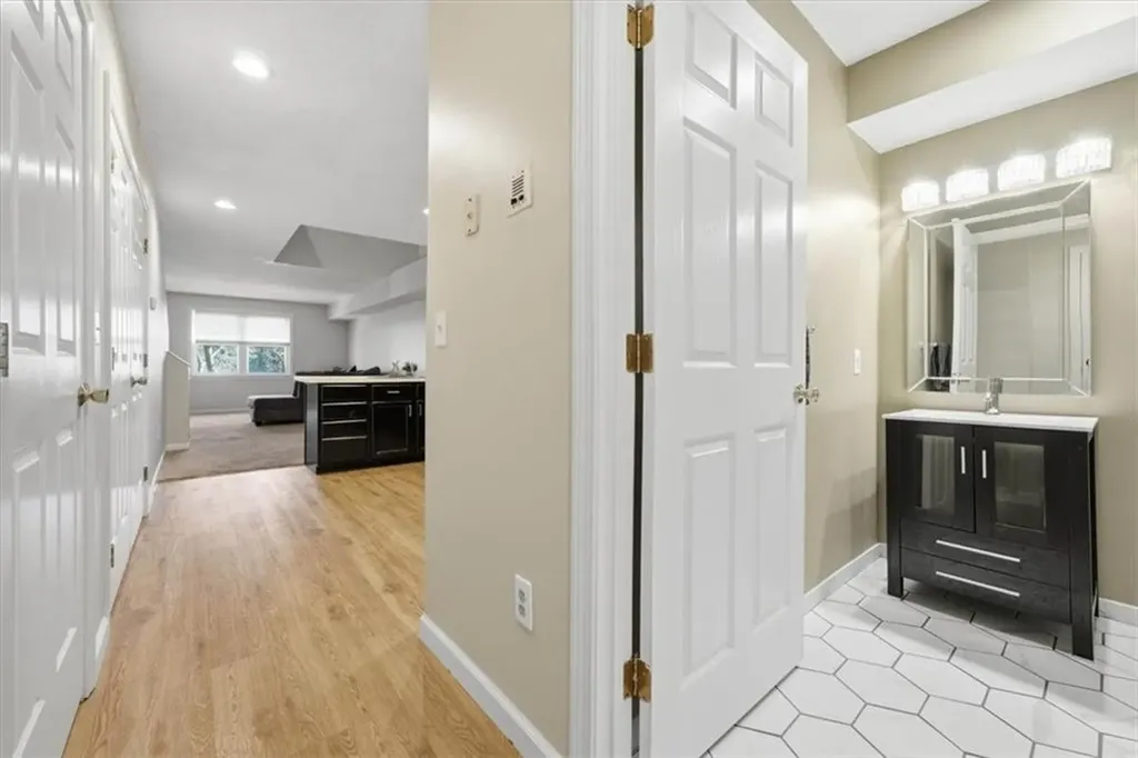 3524 West Shore Road Warwick RI 02886