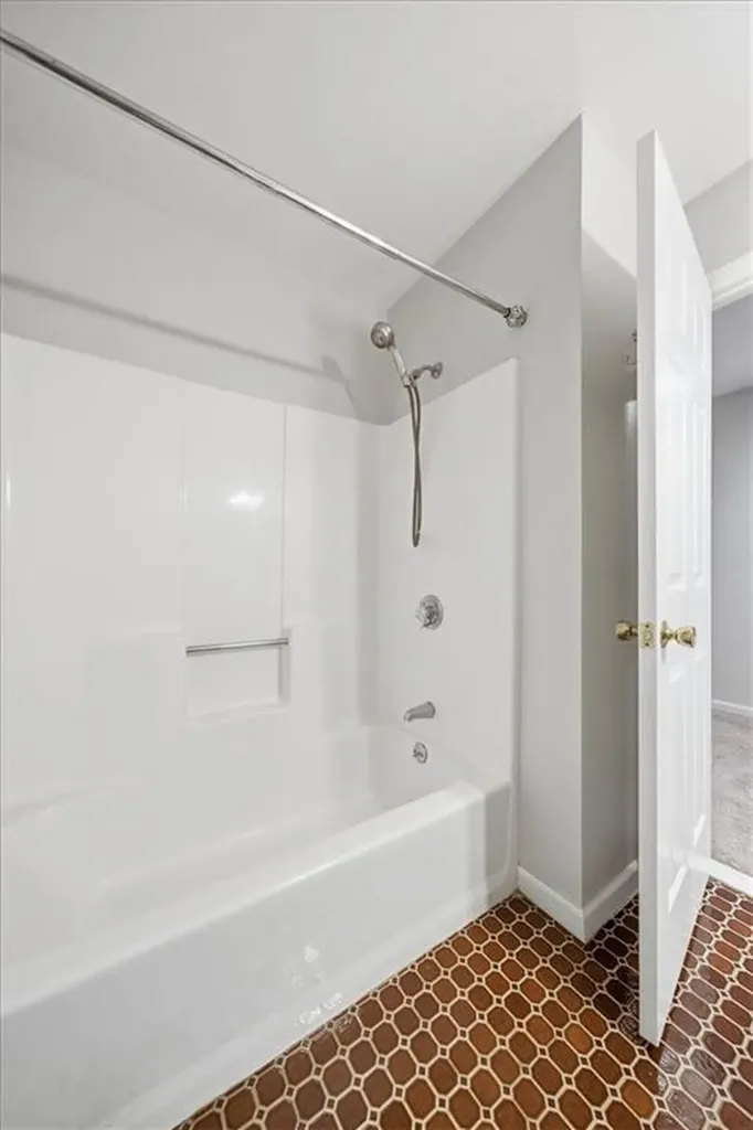 3524 West Shore Road Warwick RI 02886