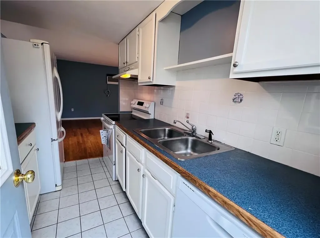 93 Grand View Drive Warwick RI 02886