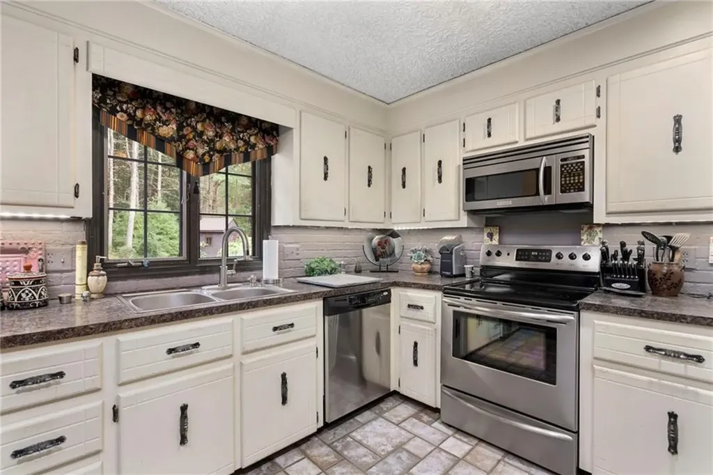 28 Weaver Hill Road West Greenwich RI 02817