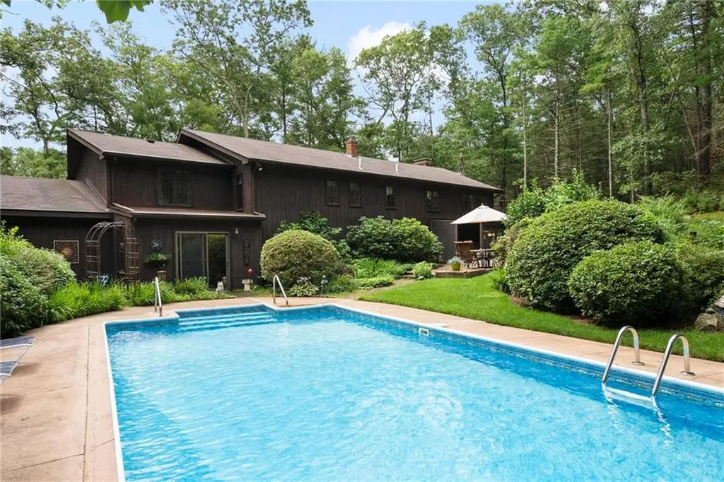 28 Weaver Hill Road West Greenwich RI 02817